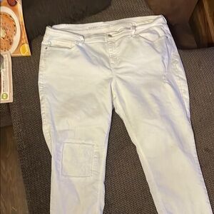NWOT White Boyfriend Jeans with Classic Design